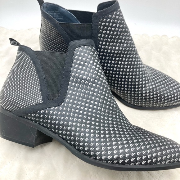 Women’s Beta Brand Tennis Western Pull On Ankle Boots - Picture 11 of 16